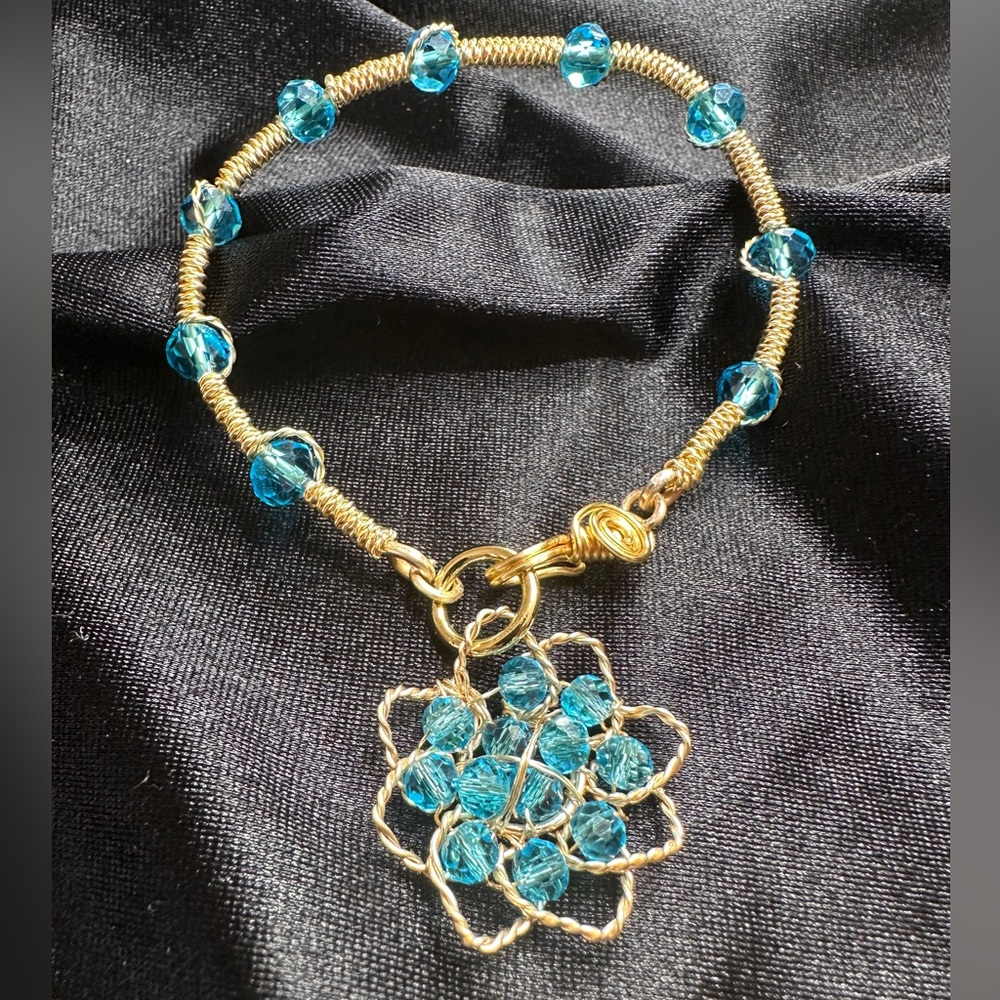 Elegant Gold and Blue Beaded Bracelet